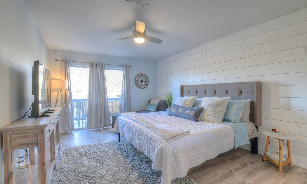 Photo of Bedroom in Horseshoe Bay