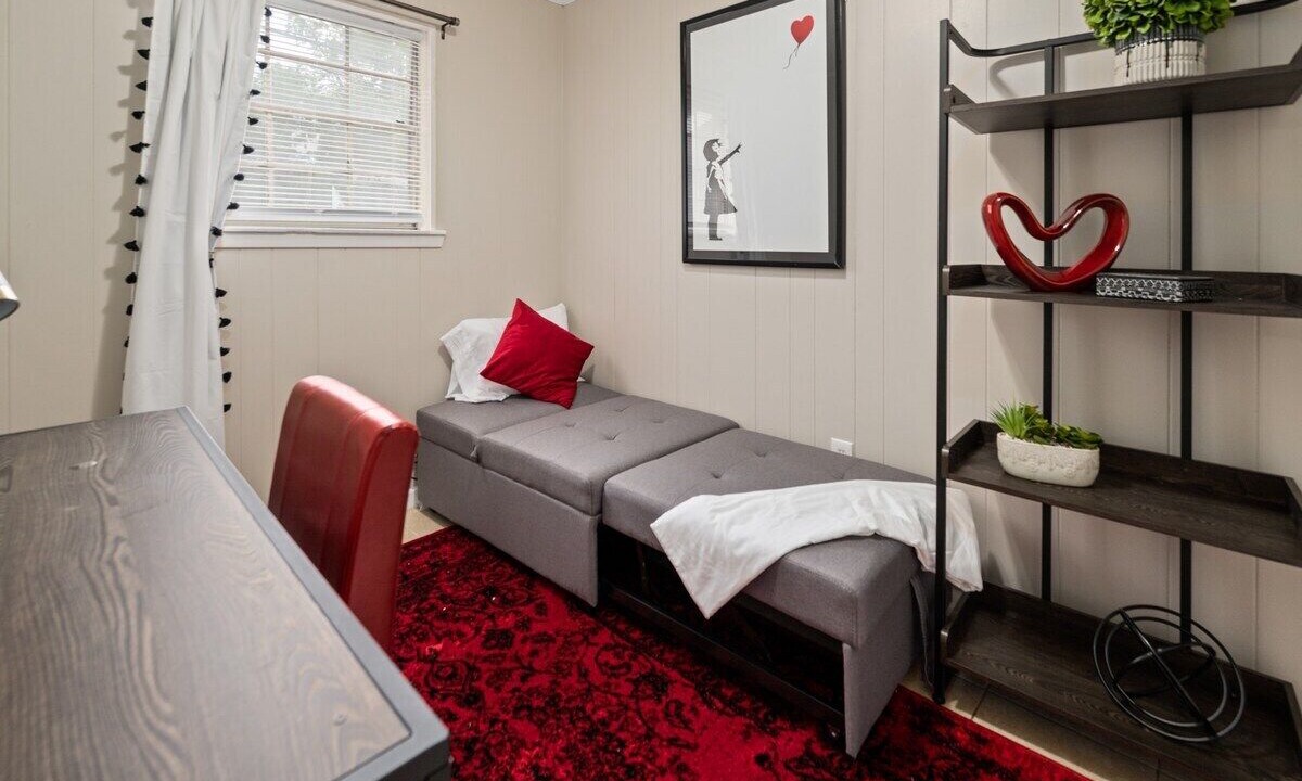 Photo of Livingroom in Pineville