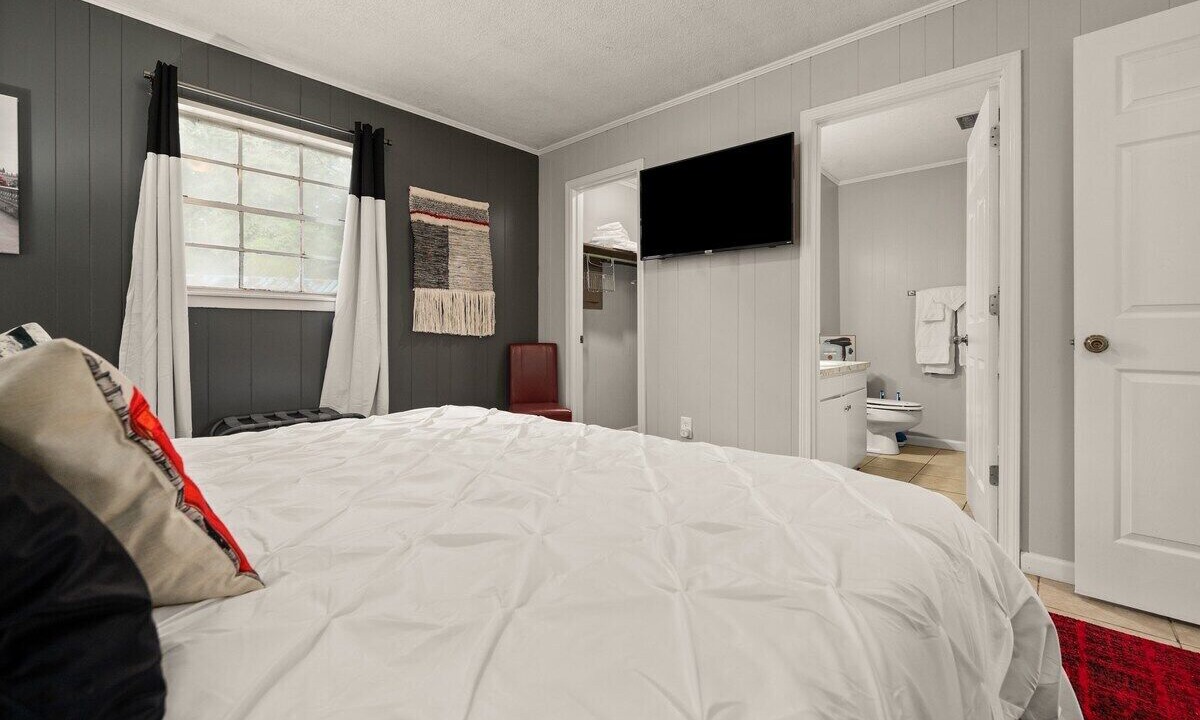 Photo of Bedroom in Pineville