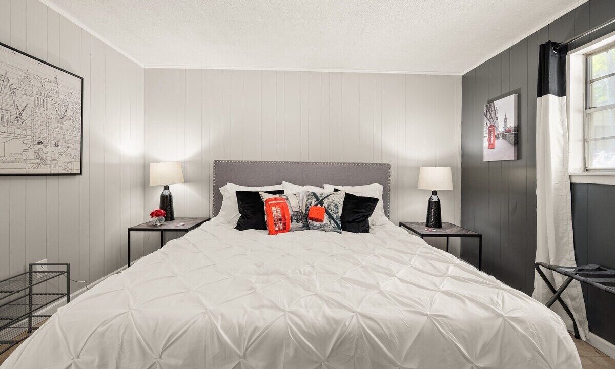 Photo of Bedroom in Pineville