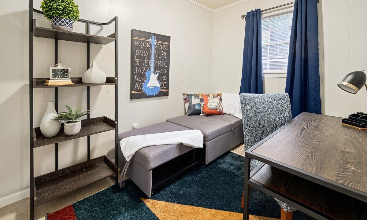 Photo of Livingroom in Pineville