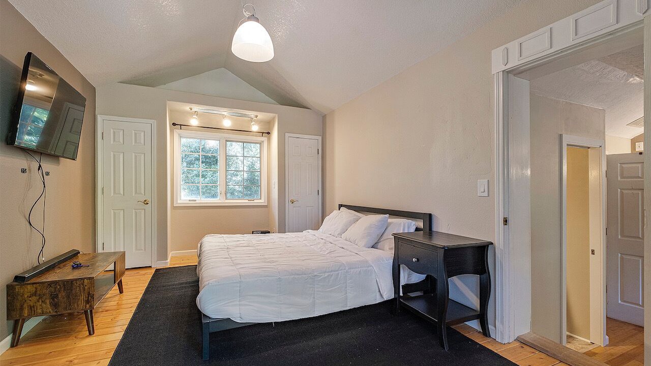 Photo of Bedroom in Stafford - Tualatin Valley