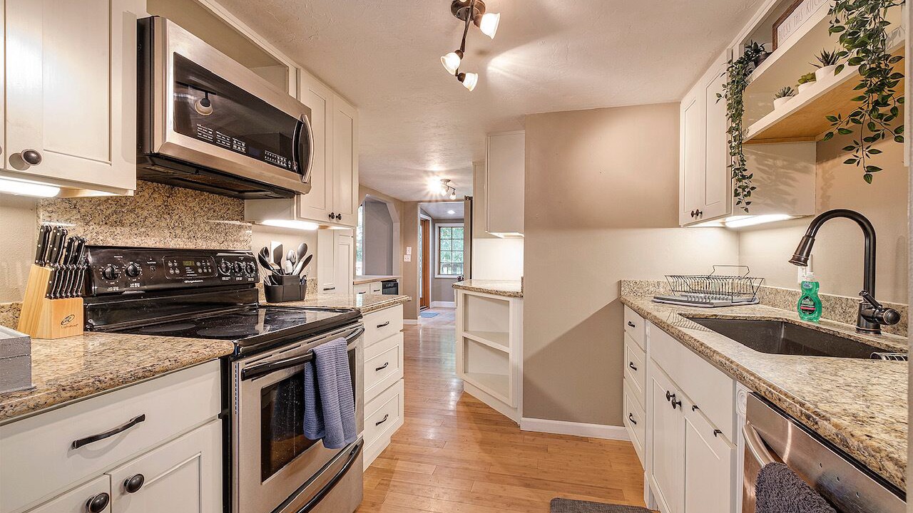 Photo of Kitchen in Stafford - Tualatin Valley