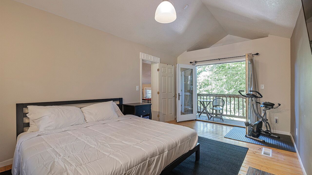 Photo of Bedroom in Stafford - Tualatin Valley