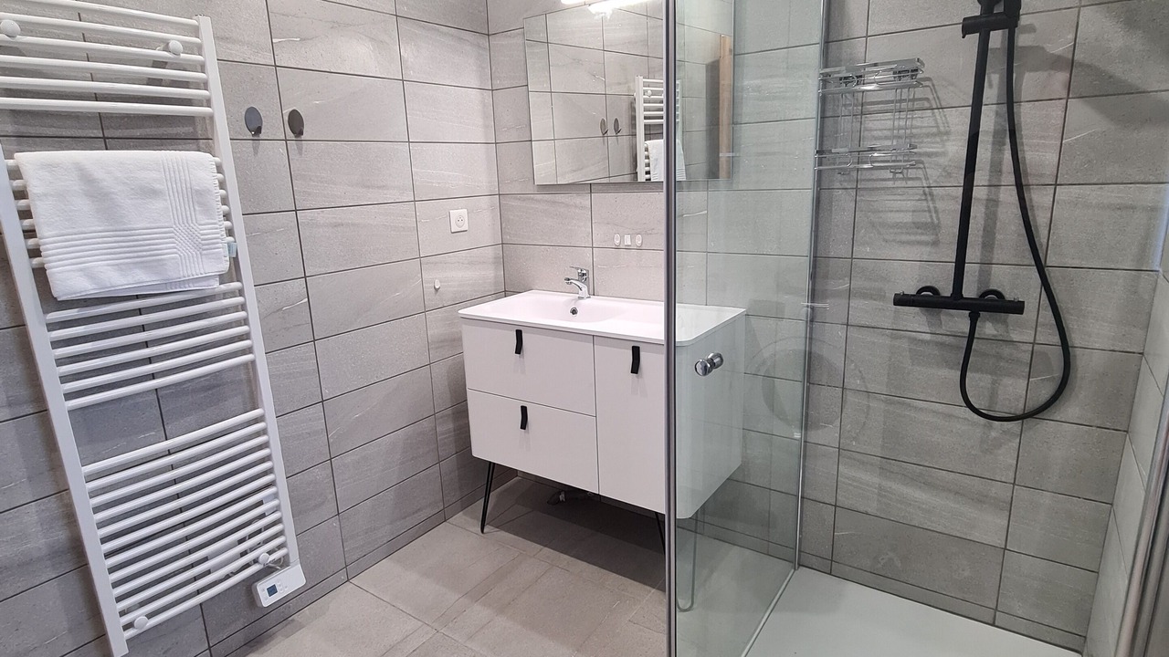 Photo of Bathroom in Rue