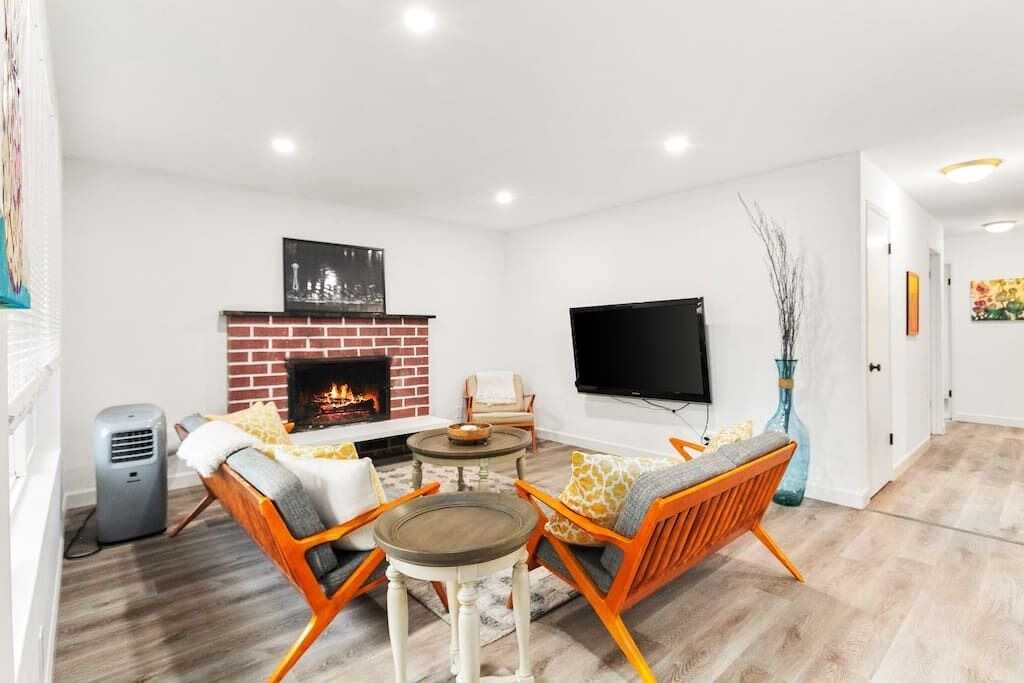 Photo of Livingroom in North Beacon Hill