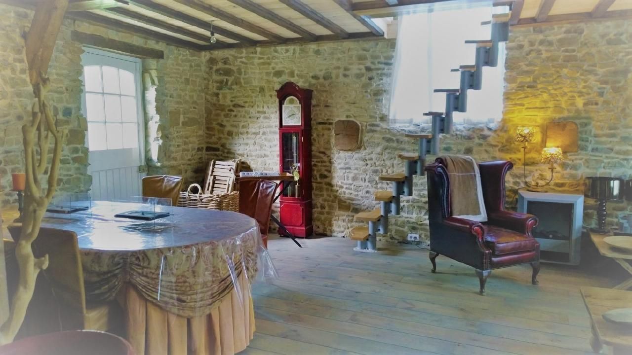 Photo of Livingroom in Menil-Vin