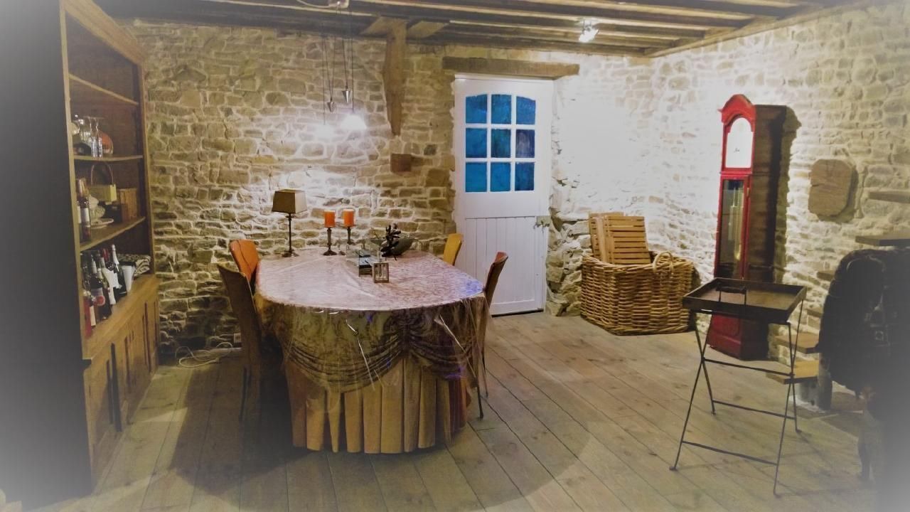 Photo of Livingroom in Menil-Vin