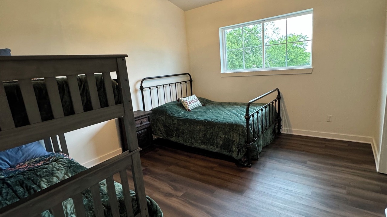 Photo of Bedroom in Alvin