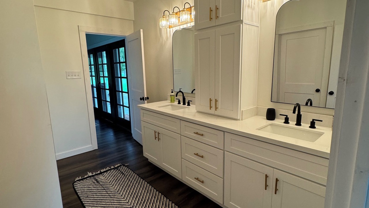 Photo of Bathroom in Alvin