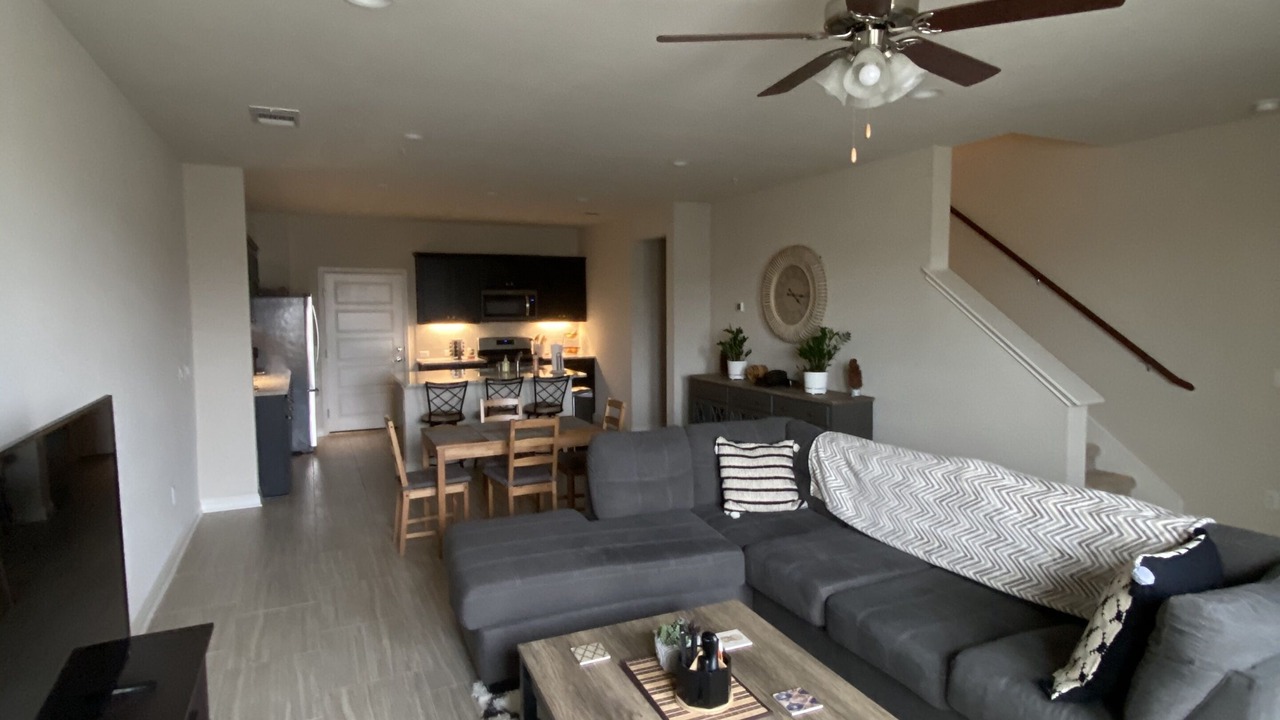 Photo of Livingroom in Montopolis