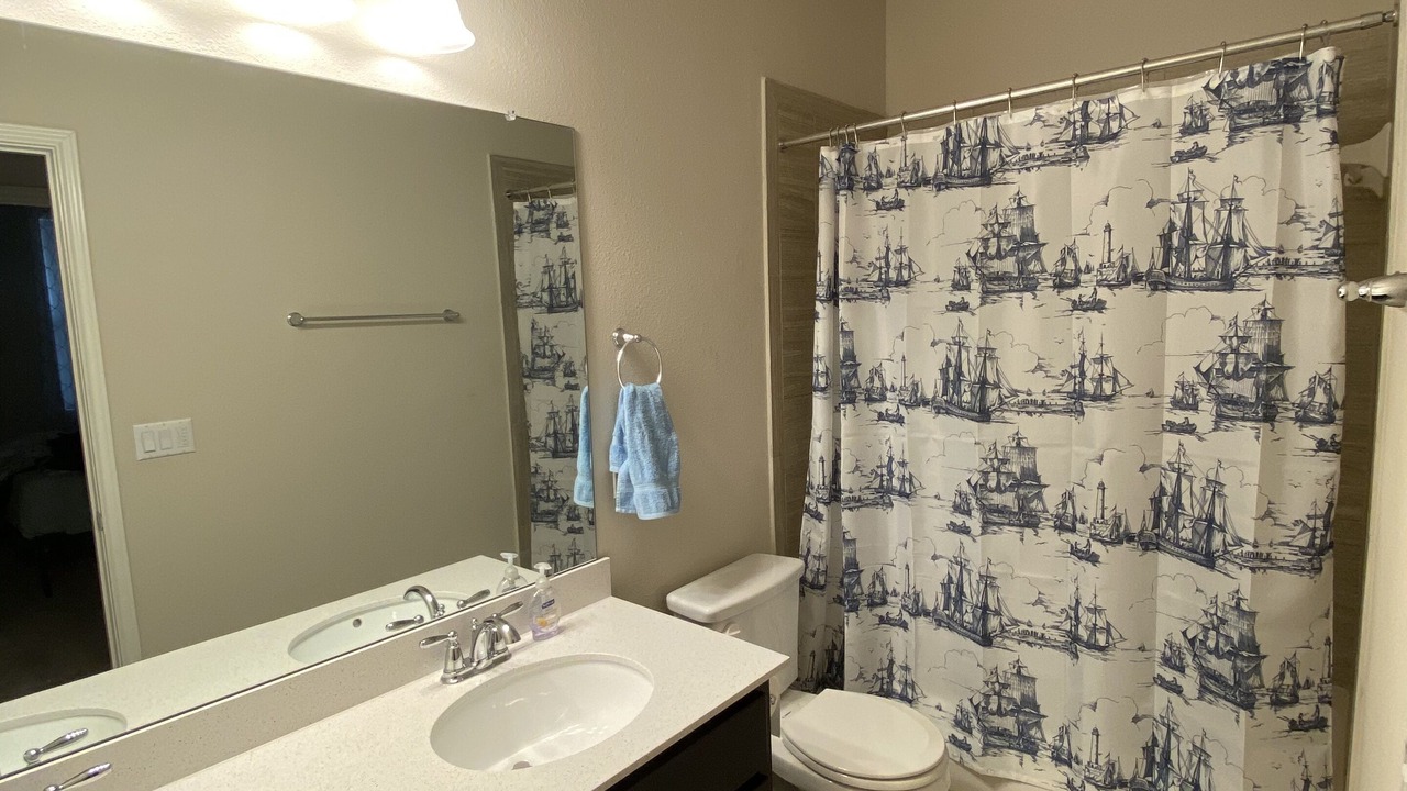 Photo of Bathroom in Montopolis