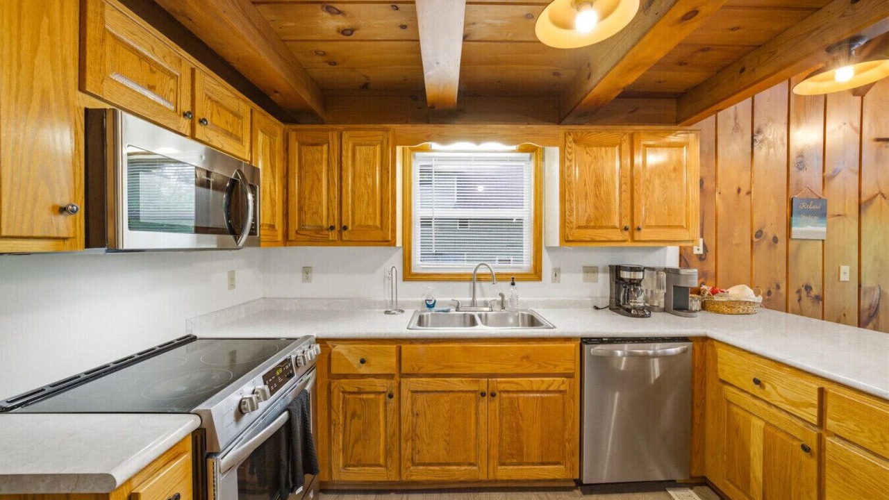 Photo of Kitchen in Flat Hollow Marina