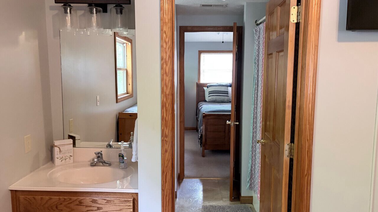 Photo of Bathroom in Flat Hollow Marina