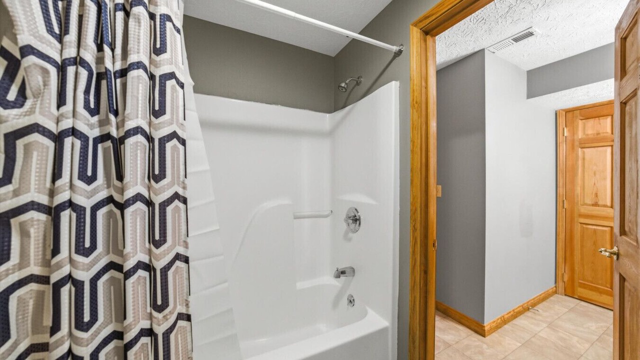Photo of Bathroom in Flat Hollow Marina