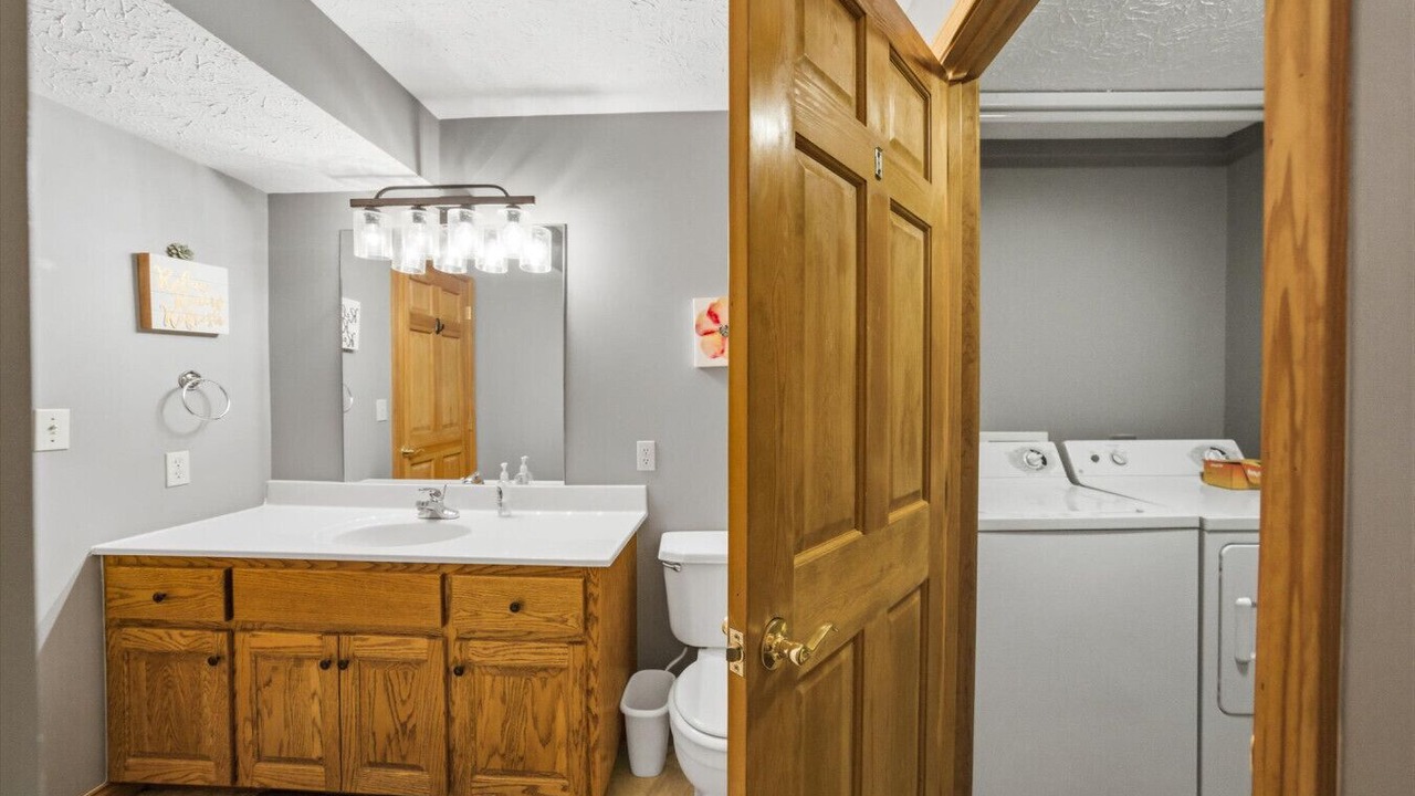 Photo of Bathroom in Flat Hollow Marina