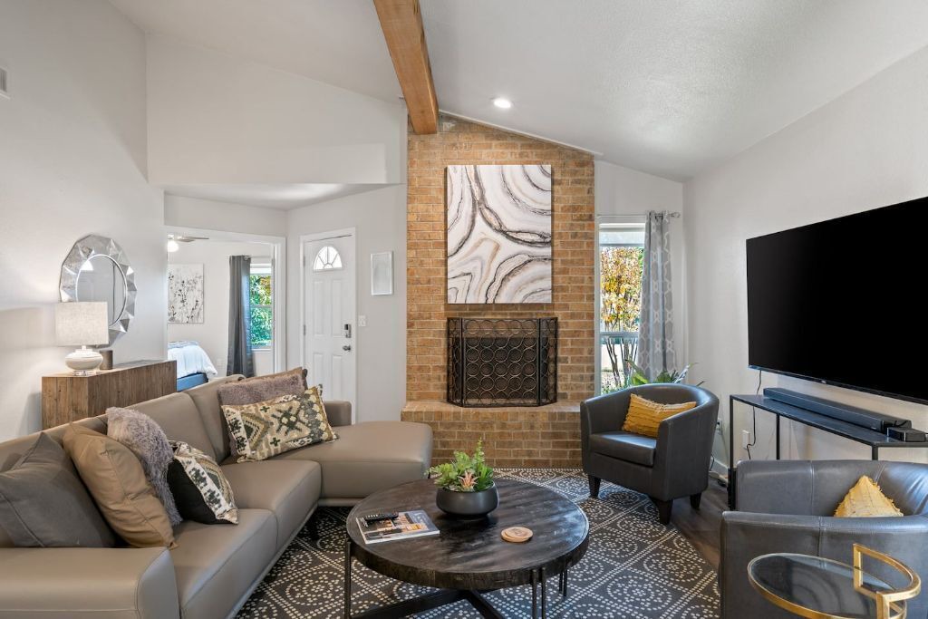 Photo of Livingroom in Bedford