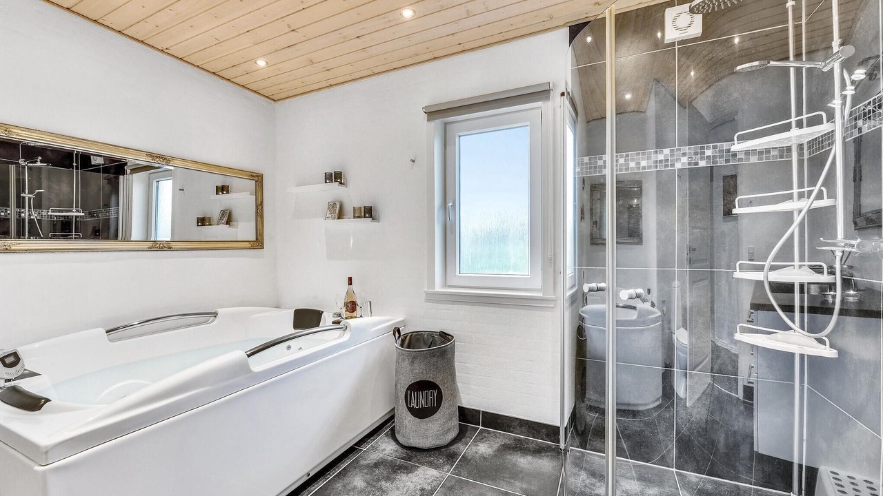Photo of Bathroom in Haurvig