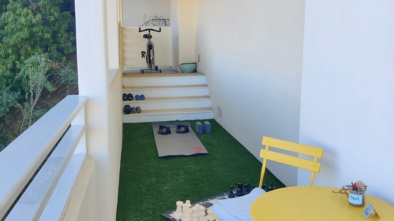 Photo of Patio Balcony in Hollywood Hills West