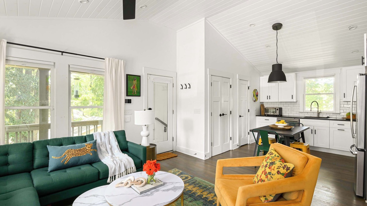 Photo of Livingroom in Inman Park