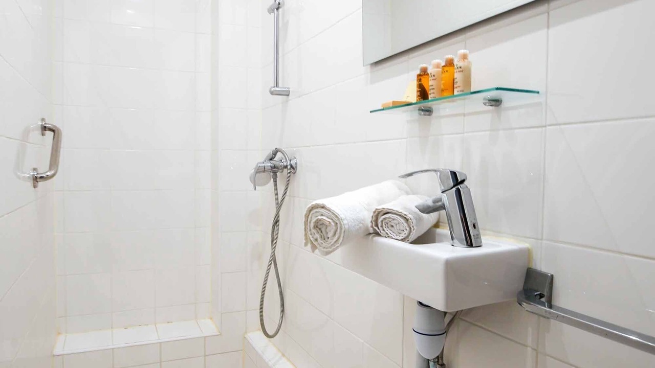 Photo of Bathroom in Quartier de l'Ecole-Militaire