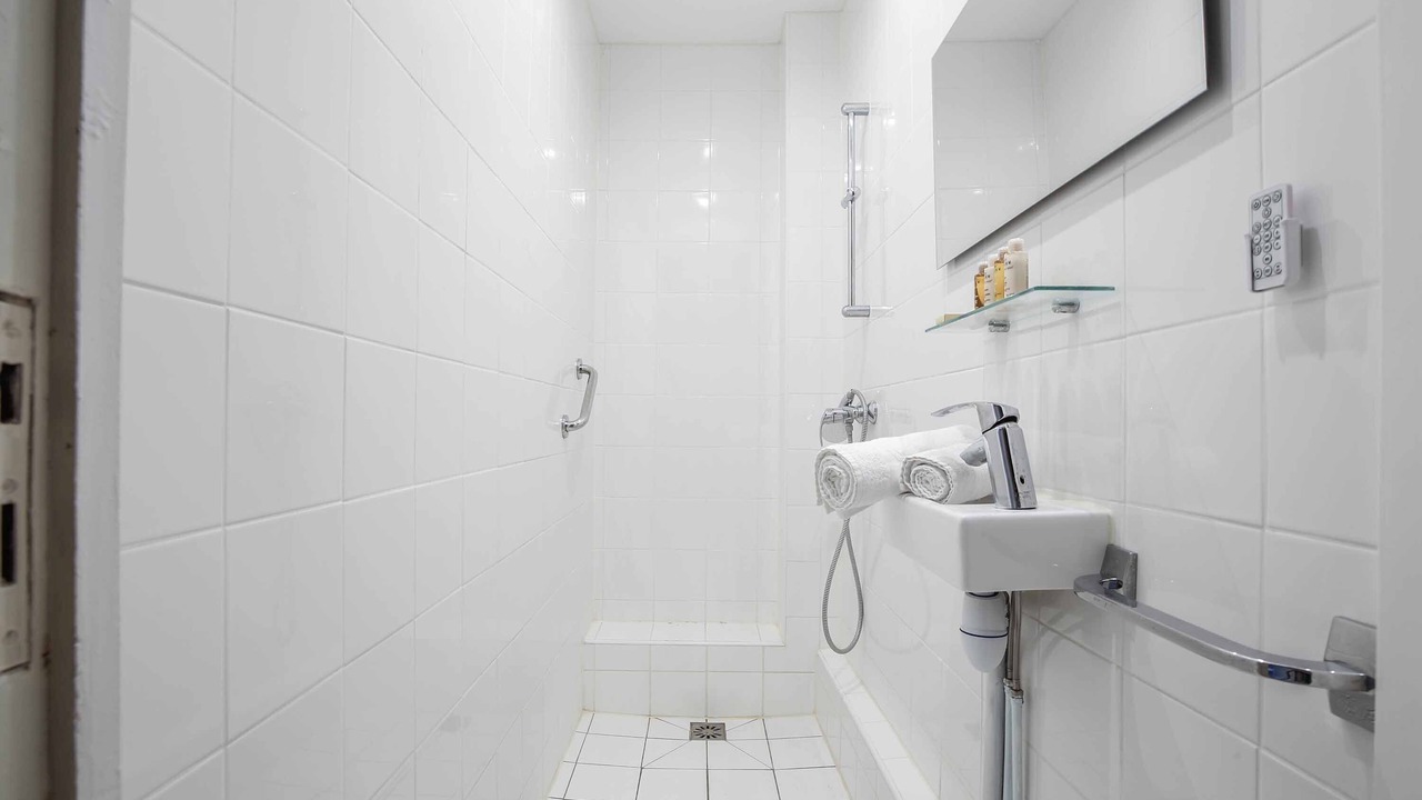 Photo of Bathroom in Quartier de l'Ecole-Militaire