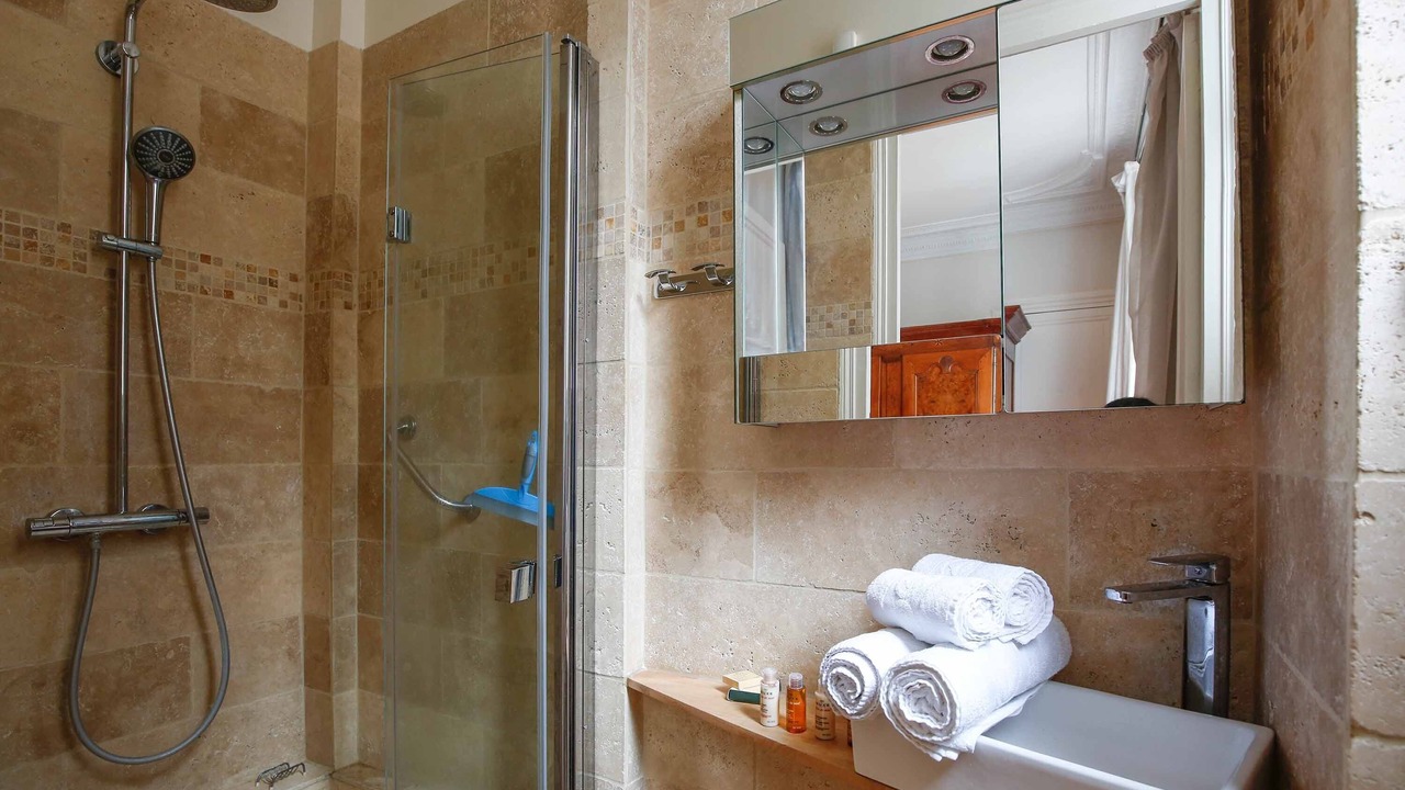 Photo of Bathroom in Quartier de l'Ecole-Militaire
