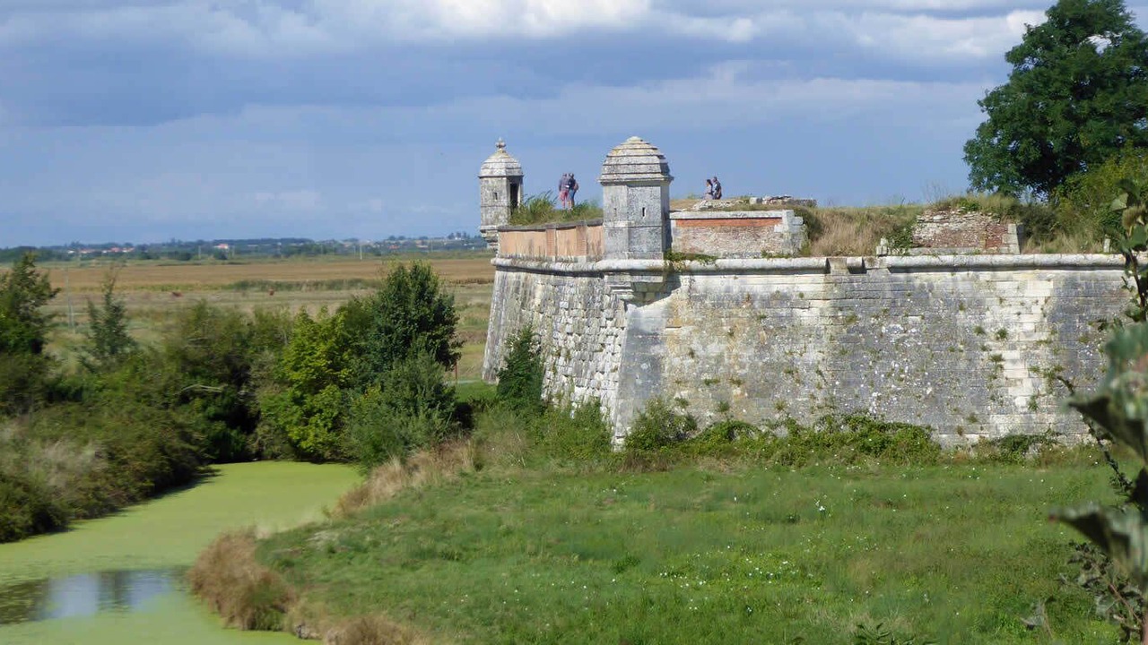Photo of Outdoor in Pont l'Abbe d'Arnoult