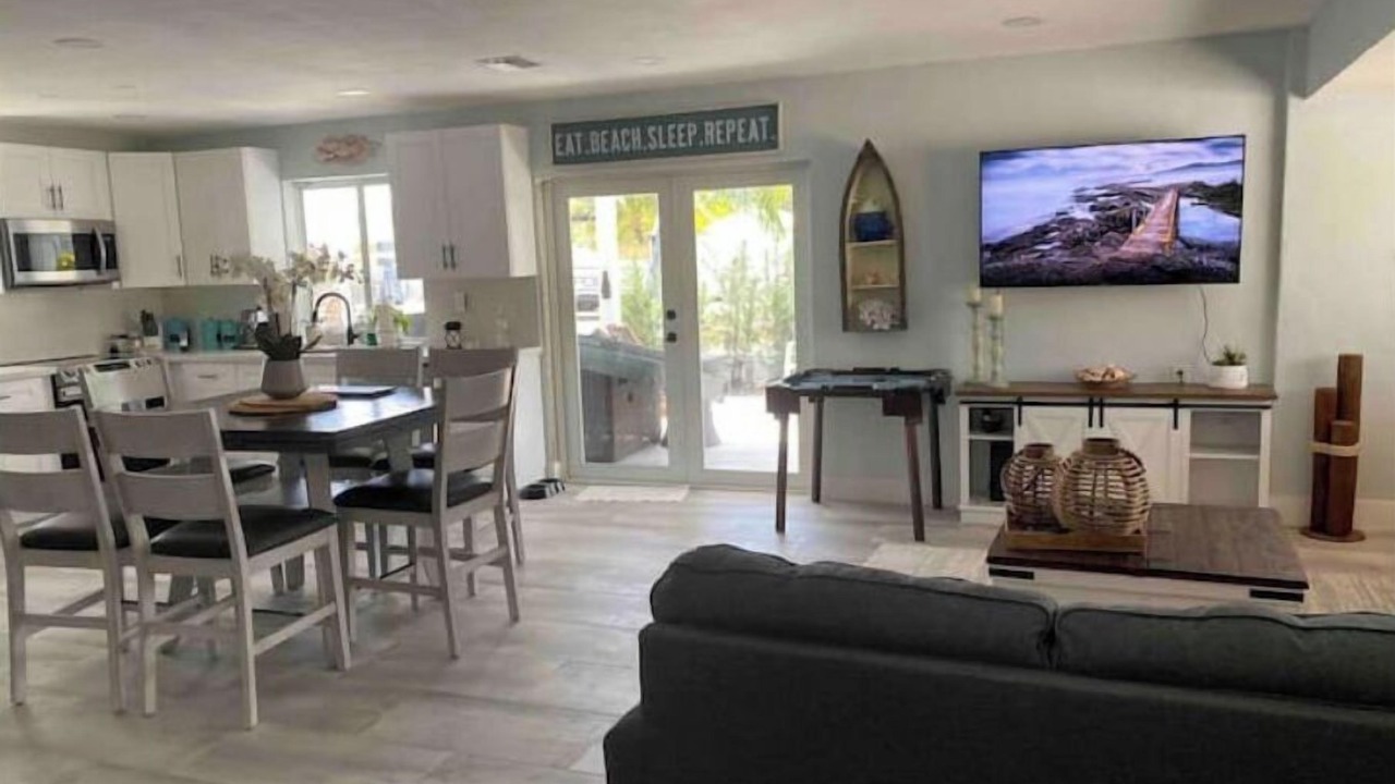 Photo of Livingroom in Doctor's Arm