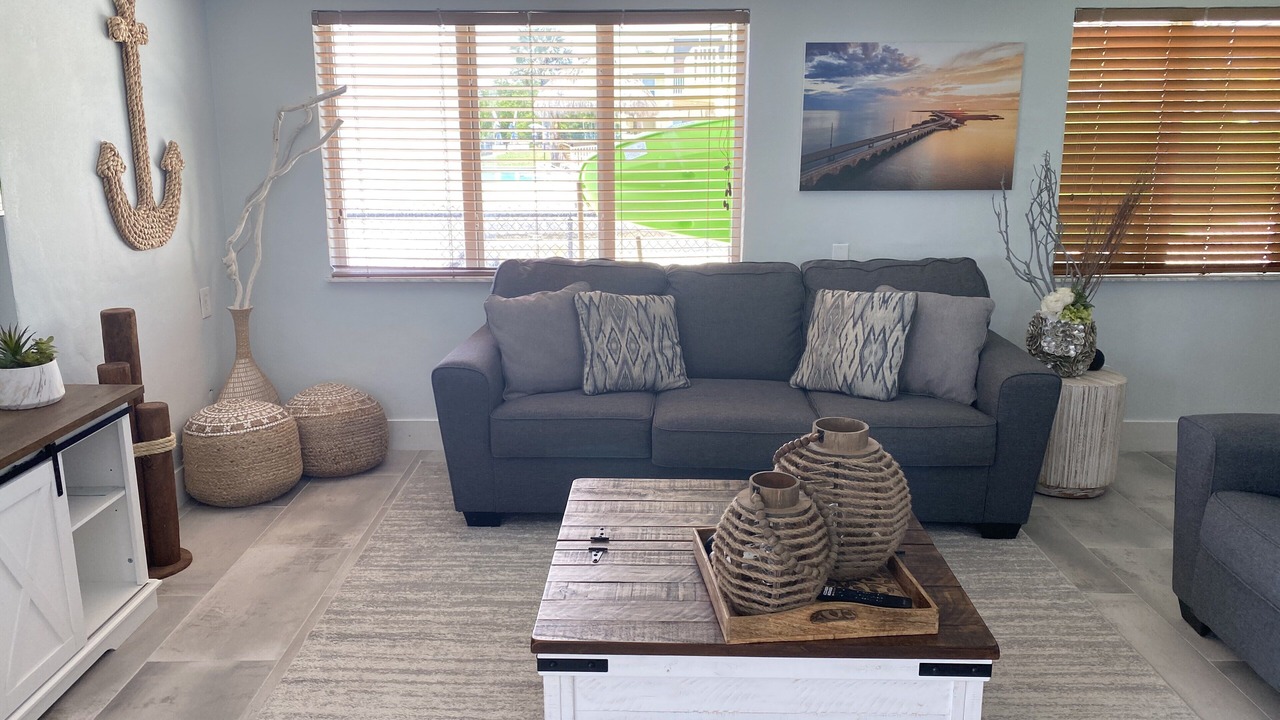 Photo of Livingroom in Doctor's Arm