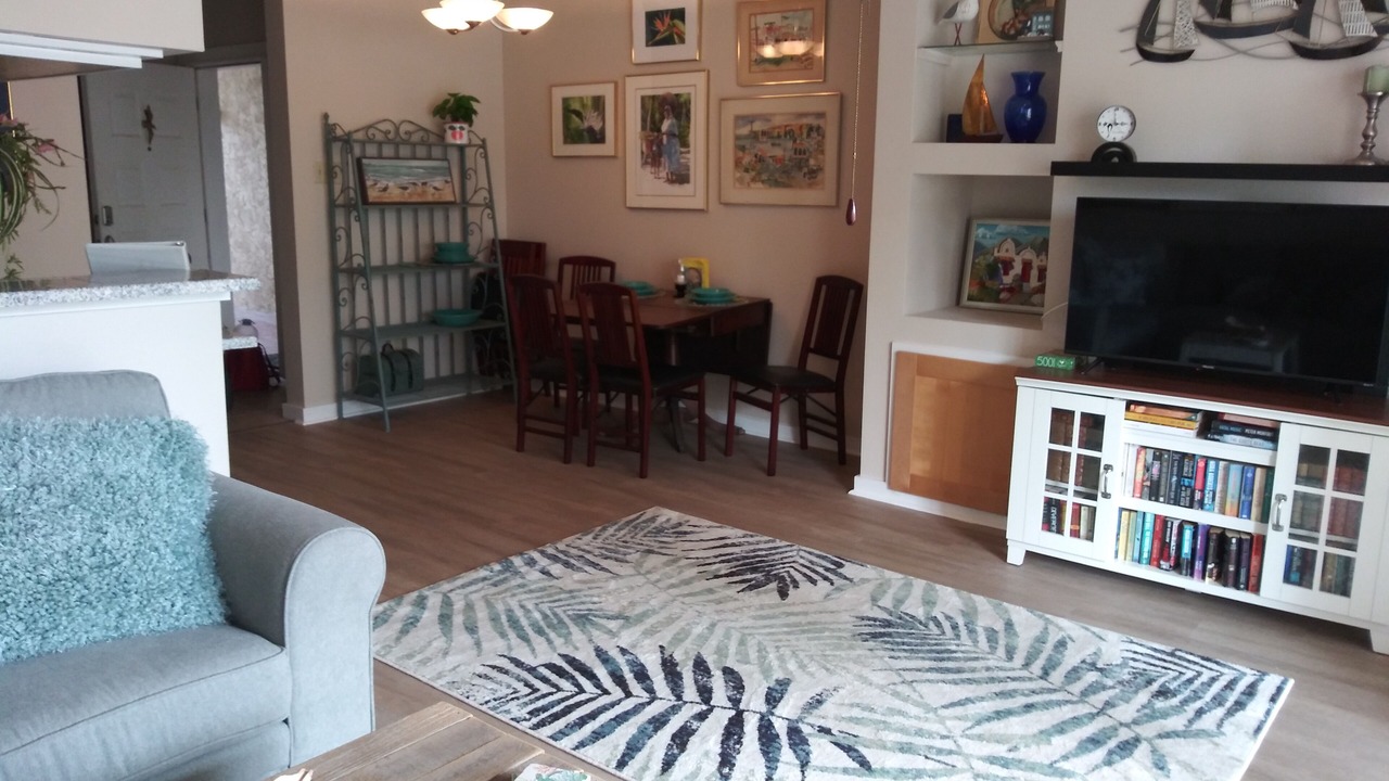 Photo of Livingroom in Taylor Lake Village
