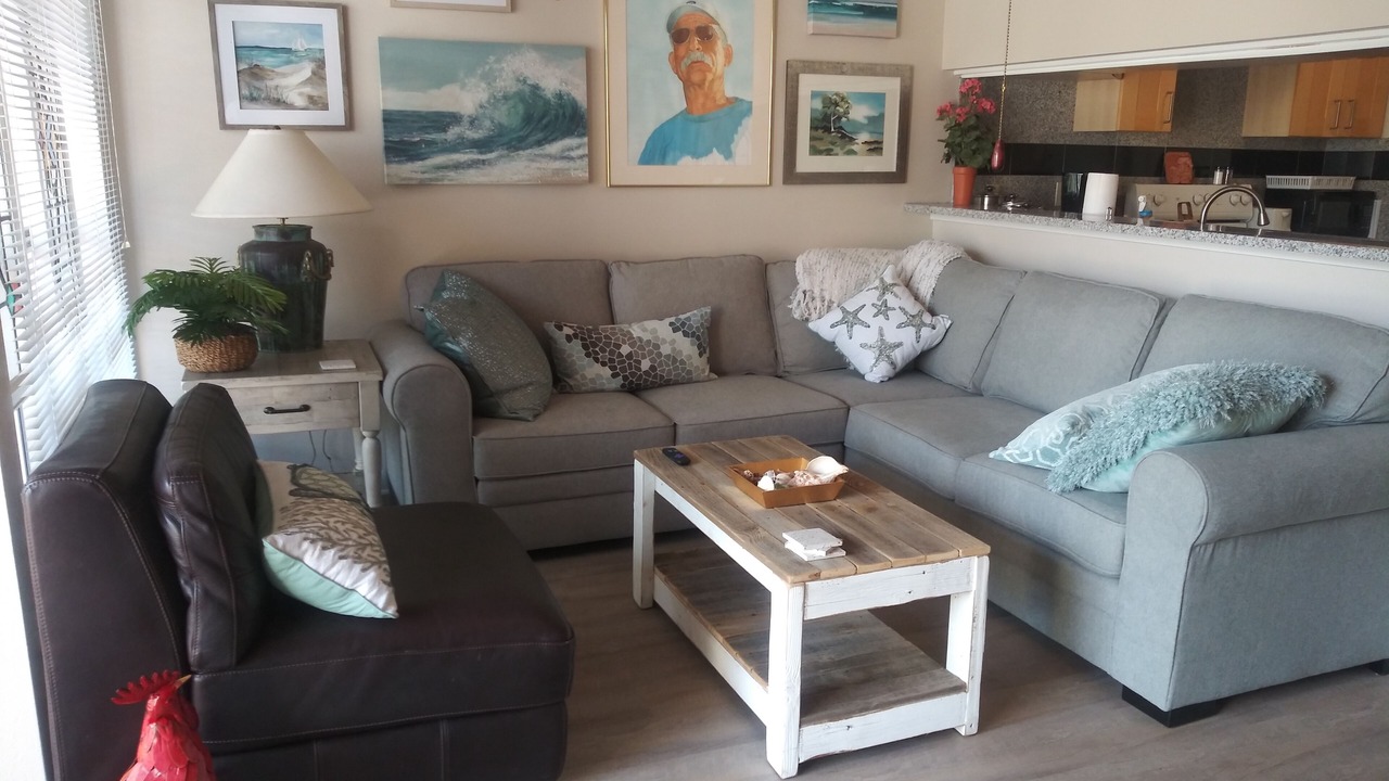 Photo of Livingroom in Taylor Lake Village