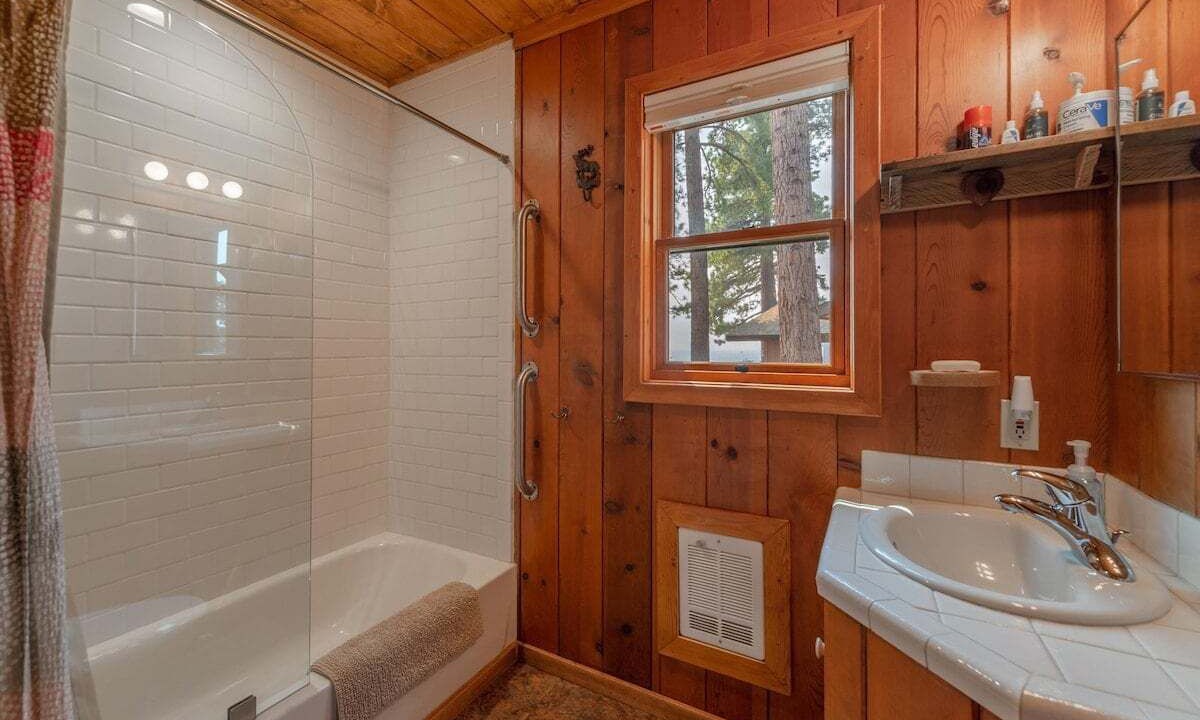 Photo of Bathroom in Cedar Flat