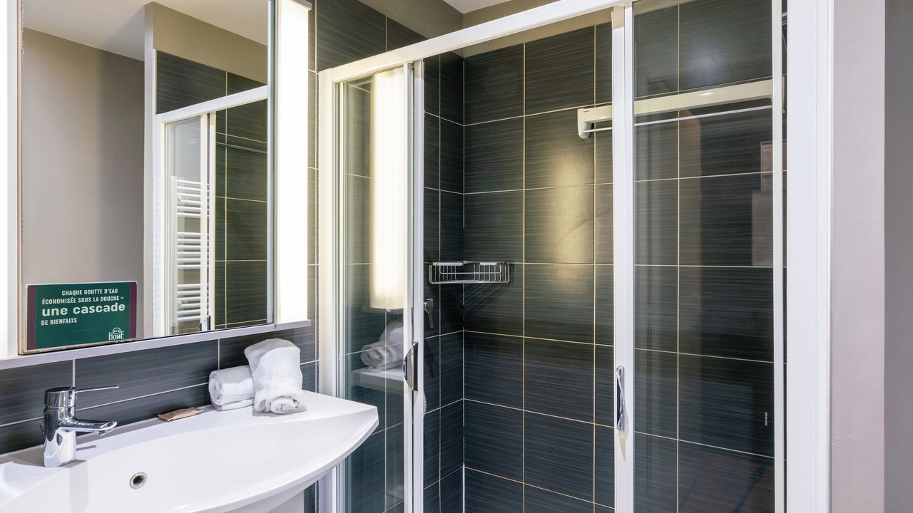 Photo of Bathroom in Caen City Centre