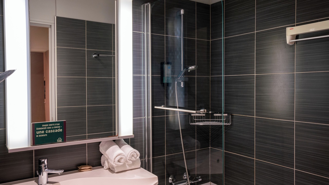 Photo of Bathroom in Caen City Centre