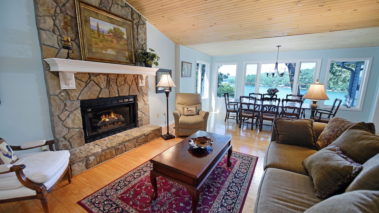 Photo of Livingroom in Blairsville