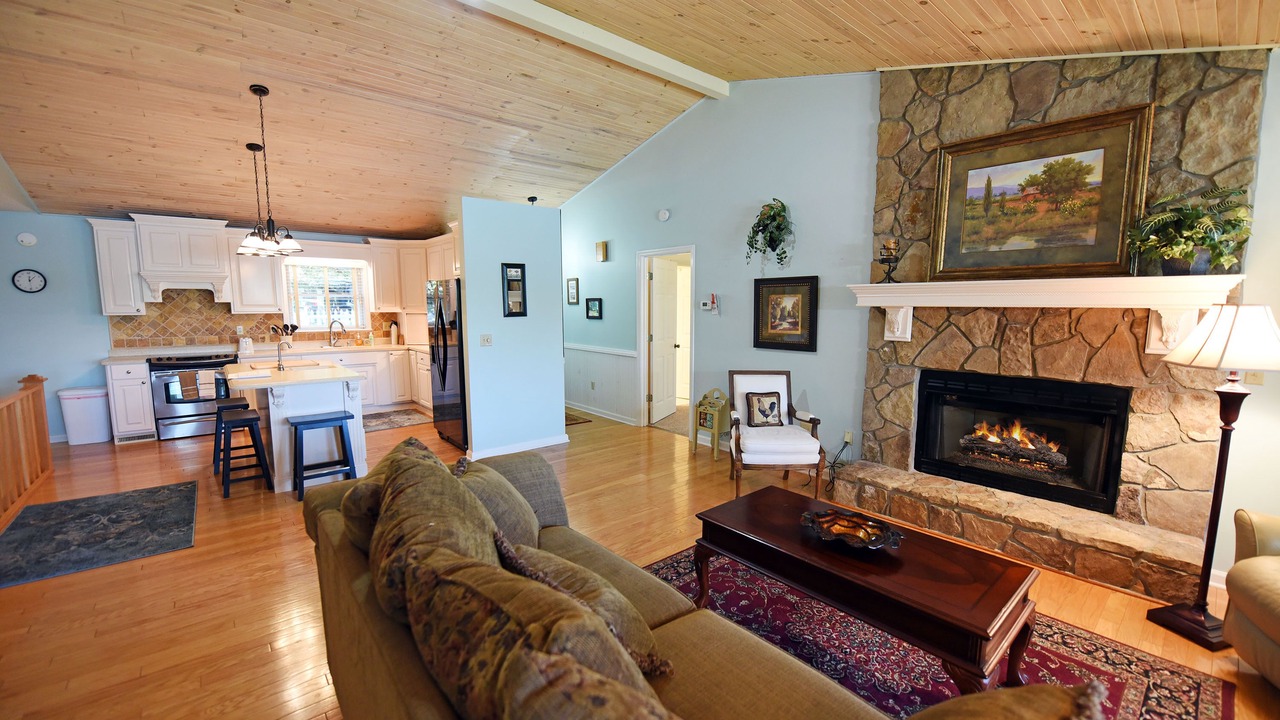 Photo of Livingroom in Blairsville
