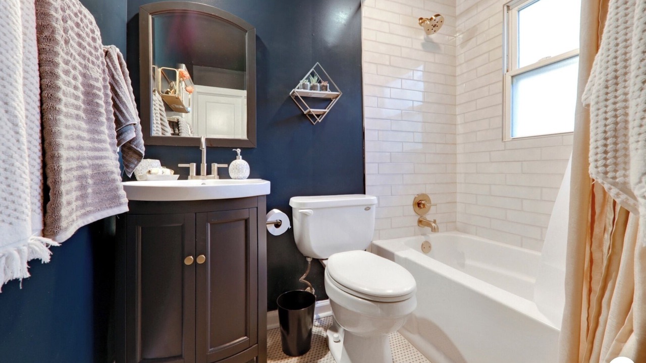 Photo of Bathroom in Belvedere Park