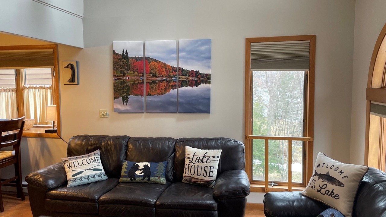 Photo of Livingroom in McHenry