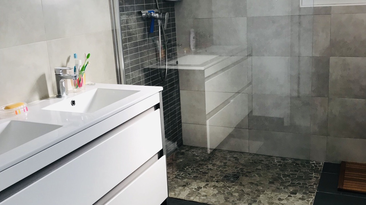 Photo of Bathroom in Cournonsec