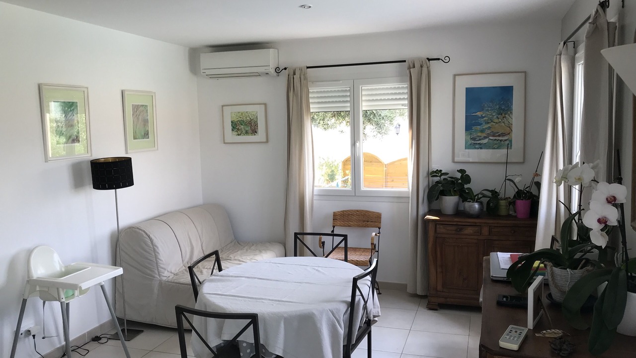 Photo of Livingroom in Cournonsec