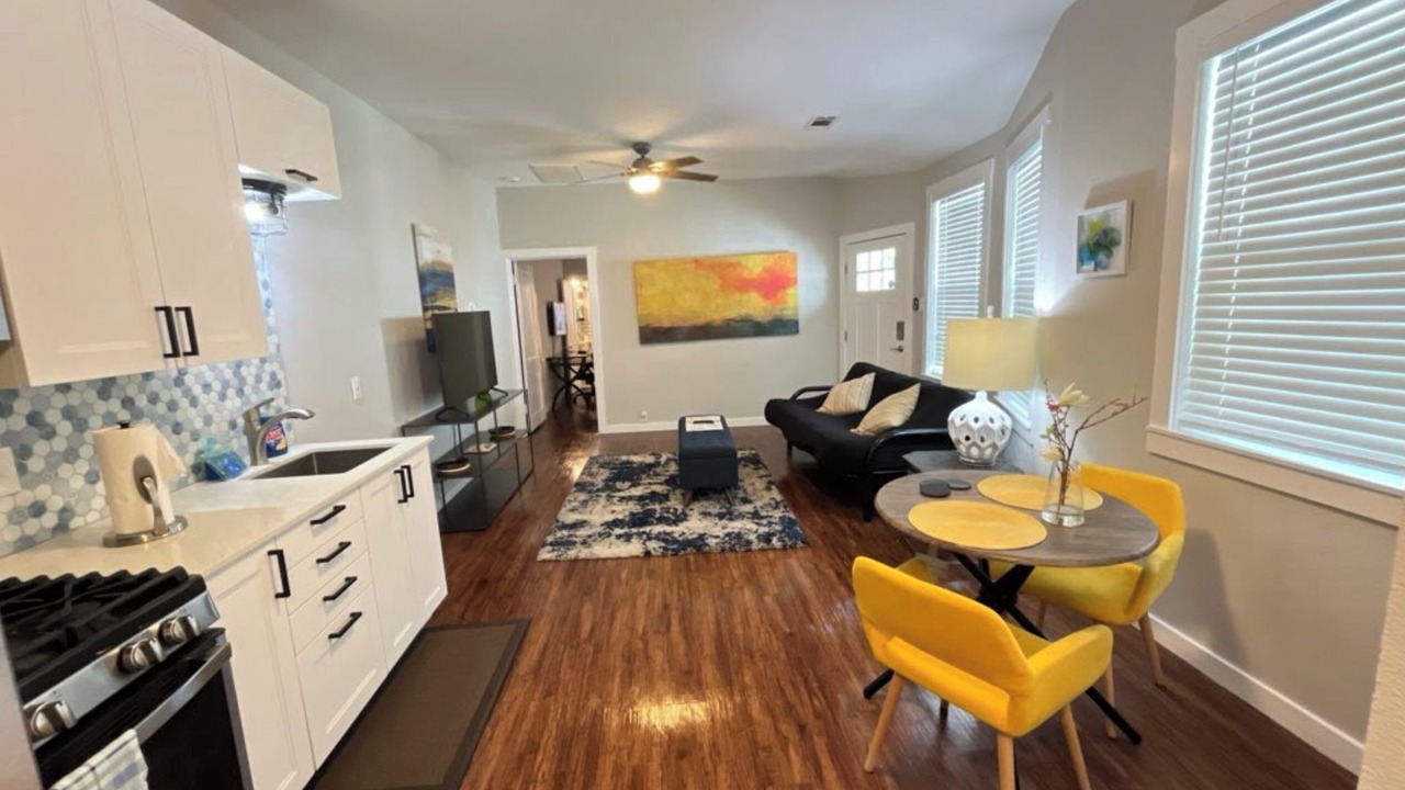Photo of Livingroom in Mahncke Park
