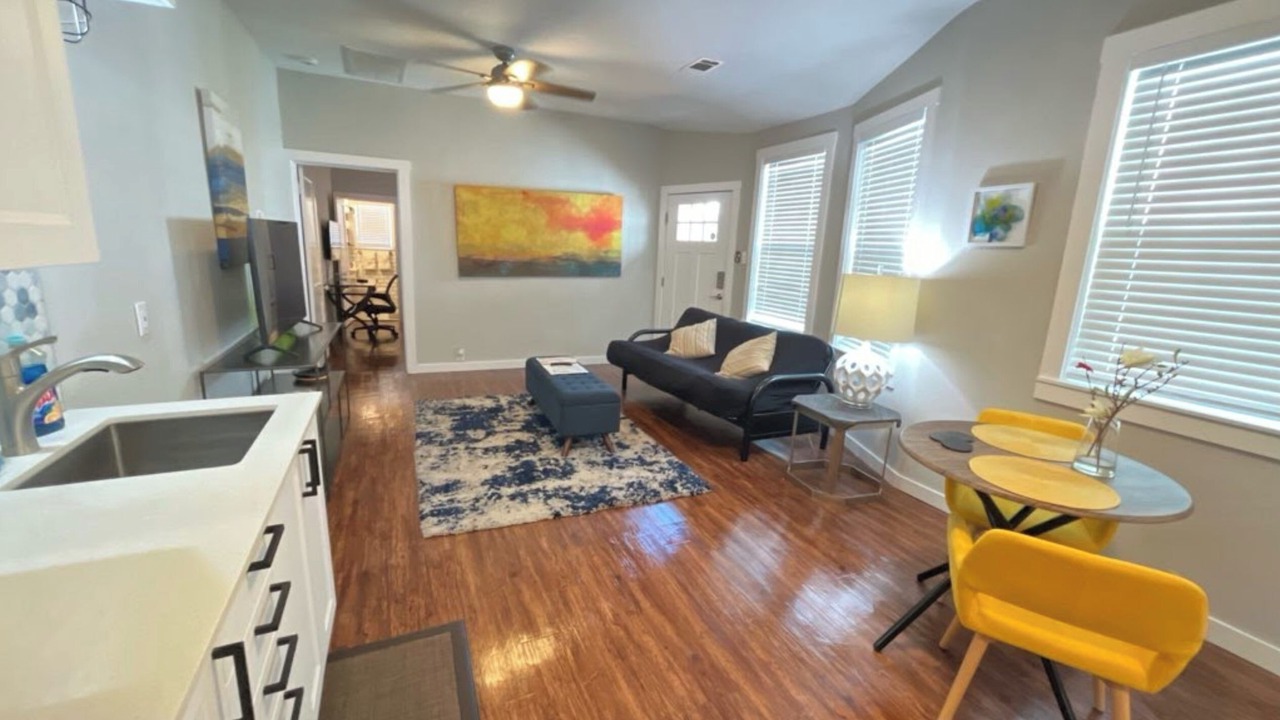 Photo of Livingroom in Mahncke Park