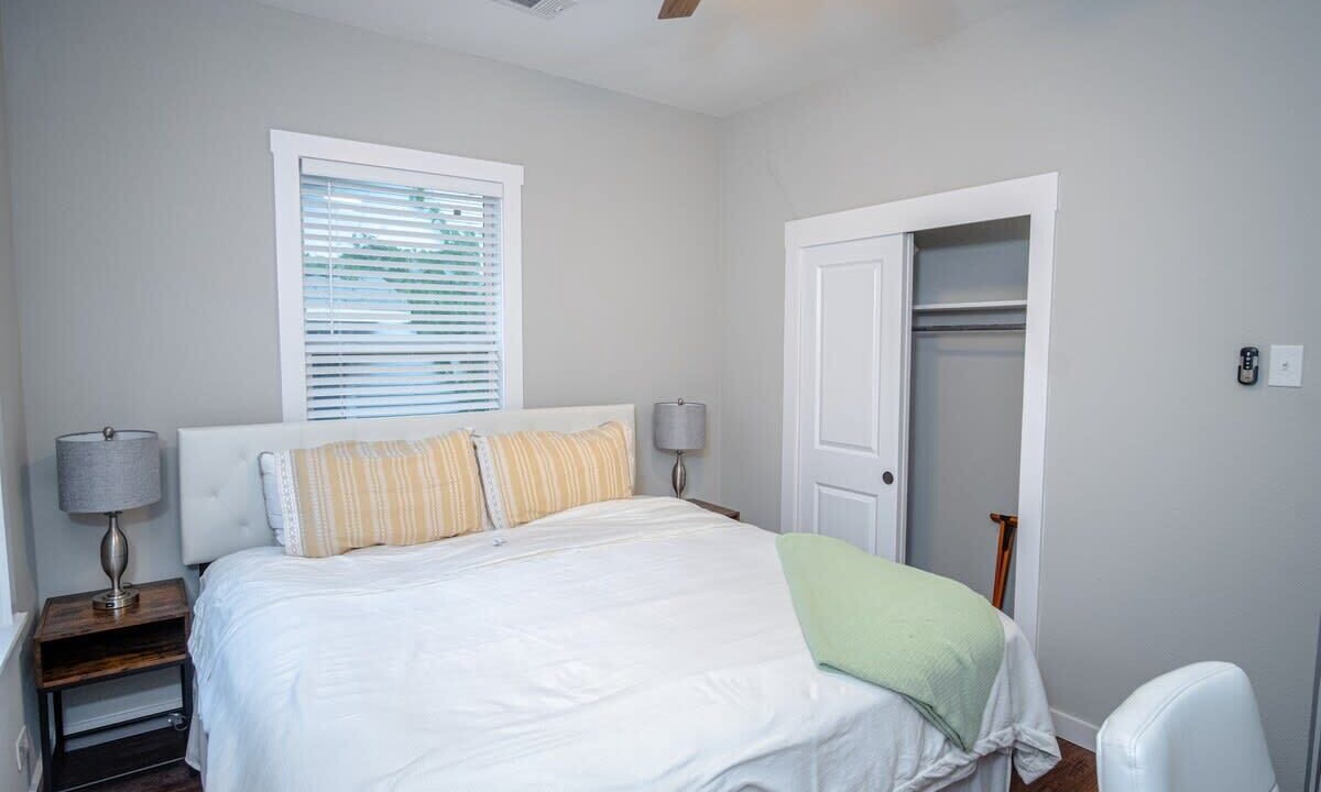 Photo of Bedroom in Mahncke Park