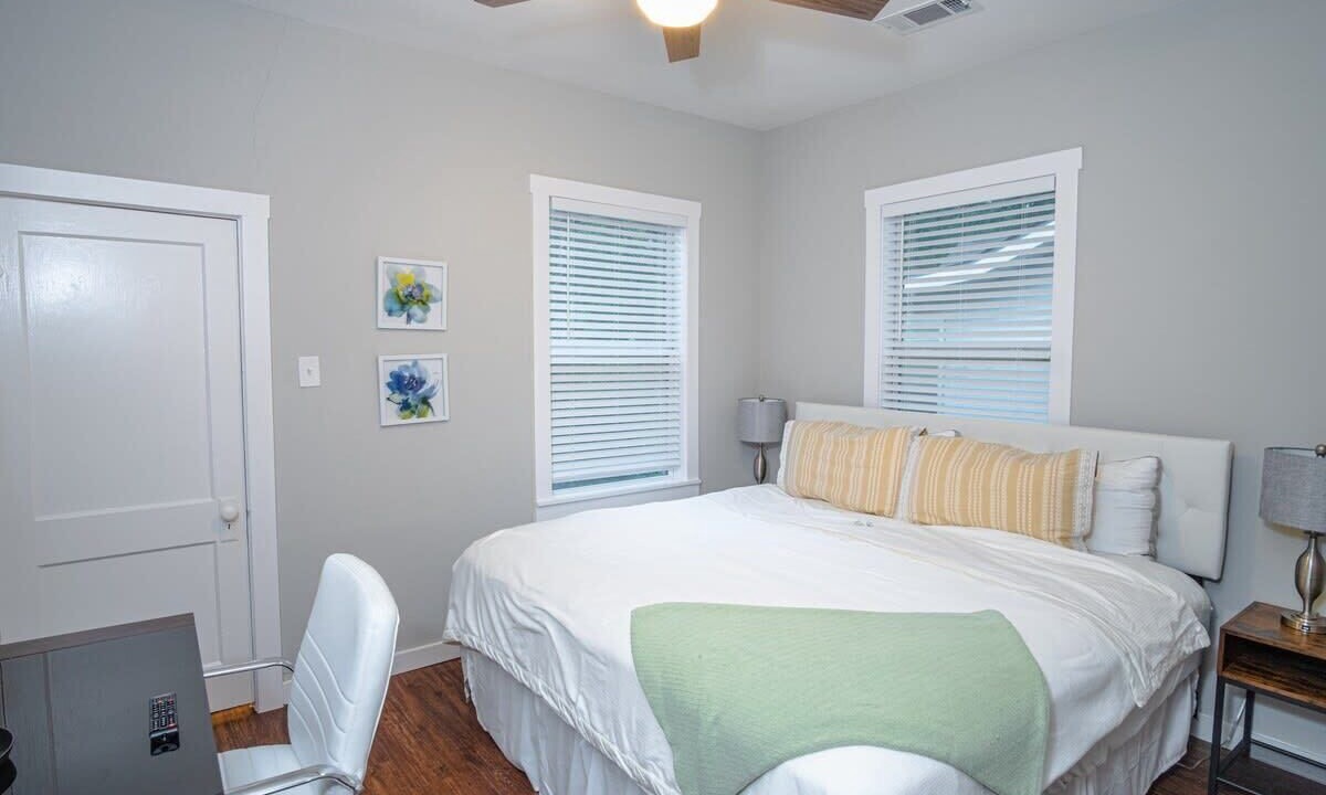 Photo of Bedroom in Mahncke Park