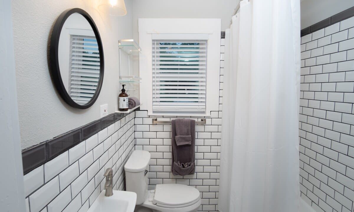 Photo of Bathroom in Mahncke Park
