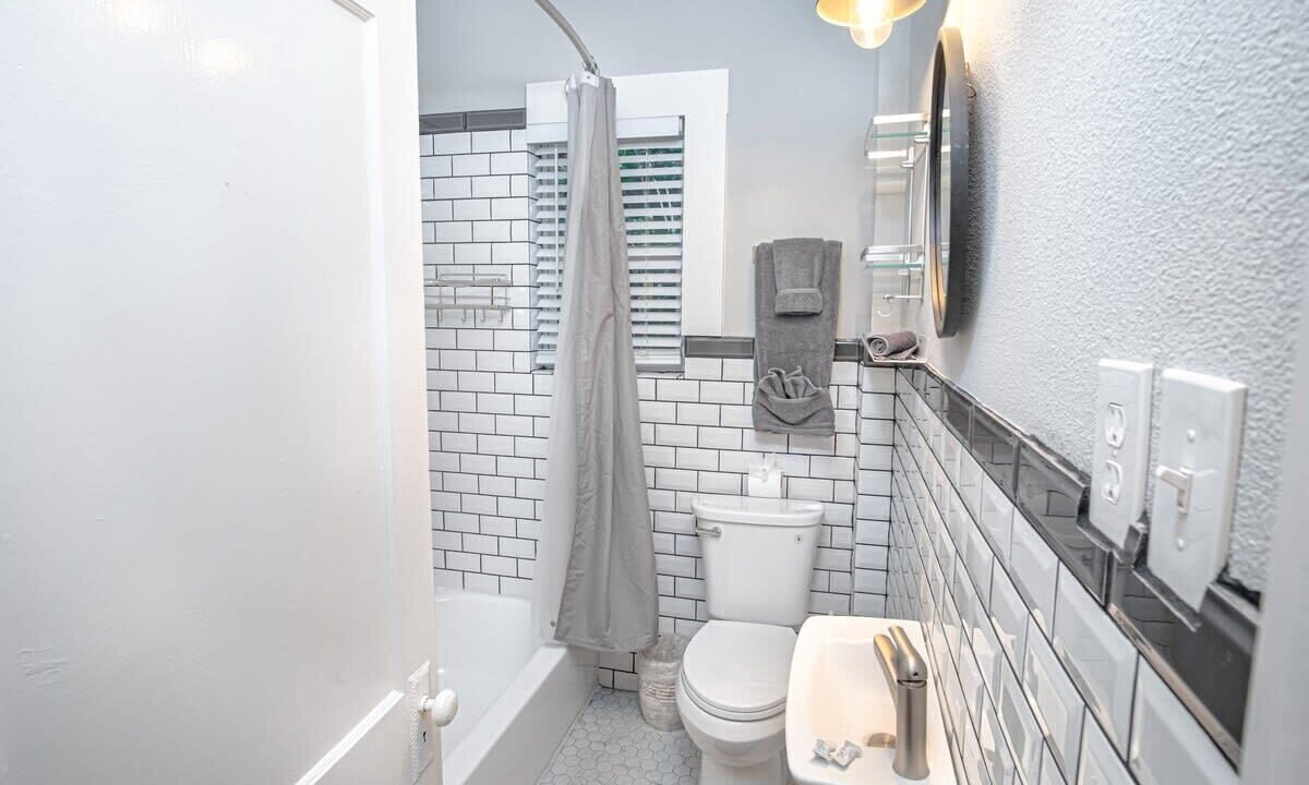 Photo of Bathroom in Mahncke Park