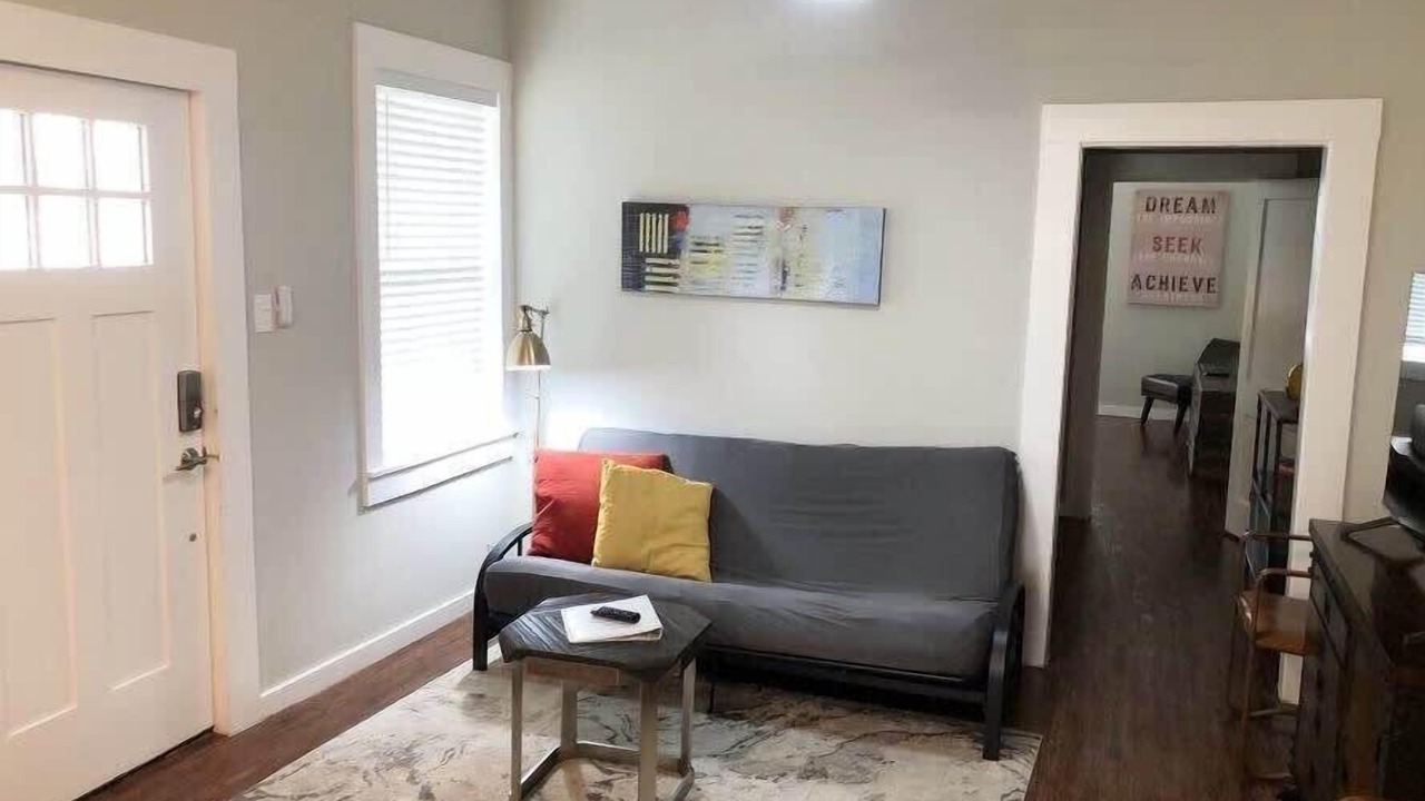 Photo of Livingroom in Mahncke Park