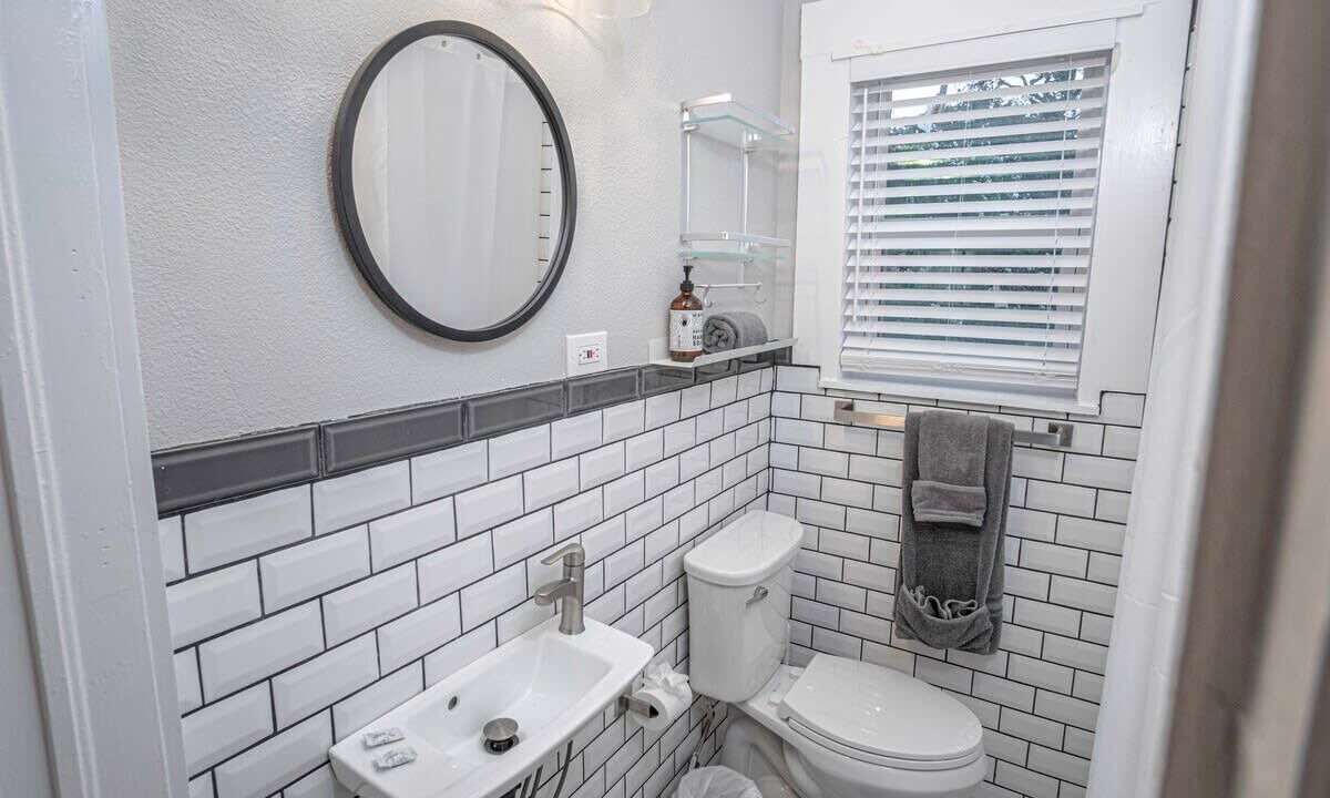 Photo of Bathroom in Mahncke Park
