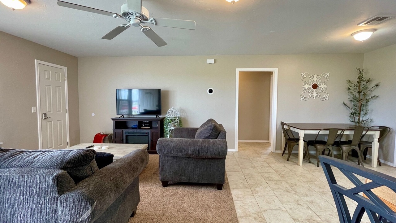 Photo of Livingroom in Ada